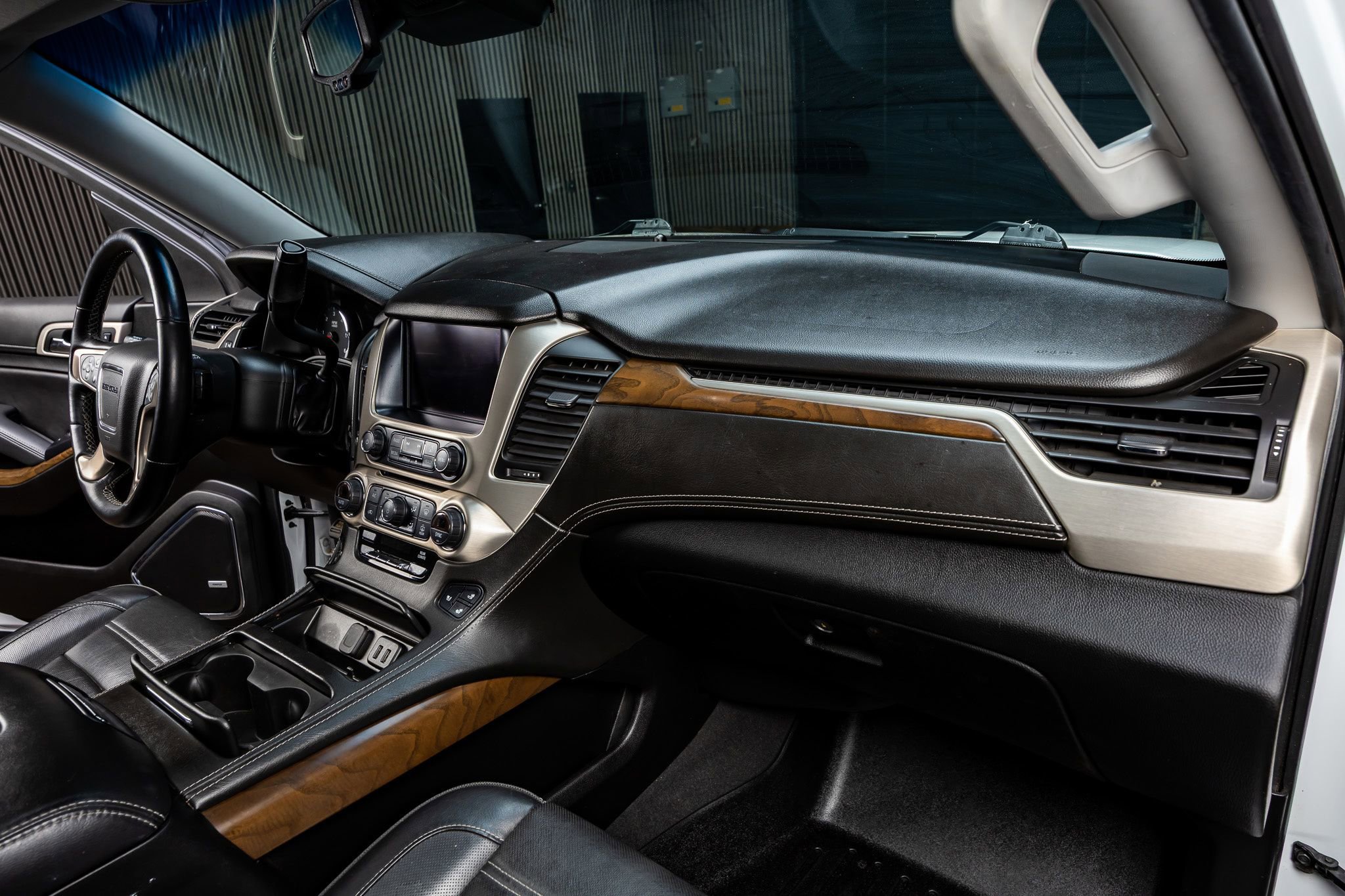 Used 2019 GMC Yukon Denali w/ Denali Ultimate Package image 14