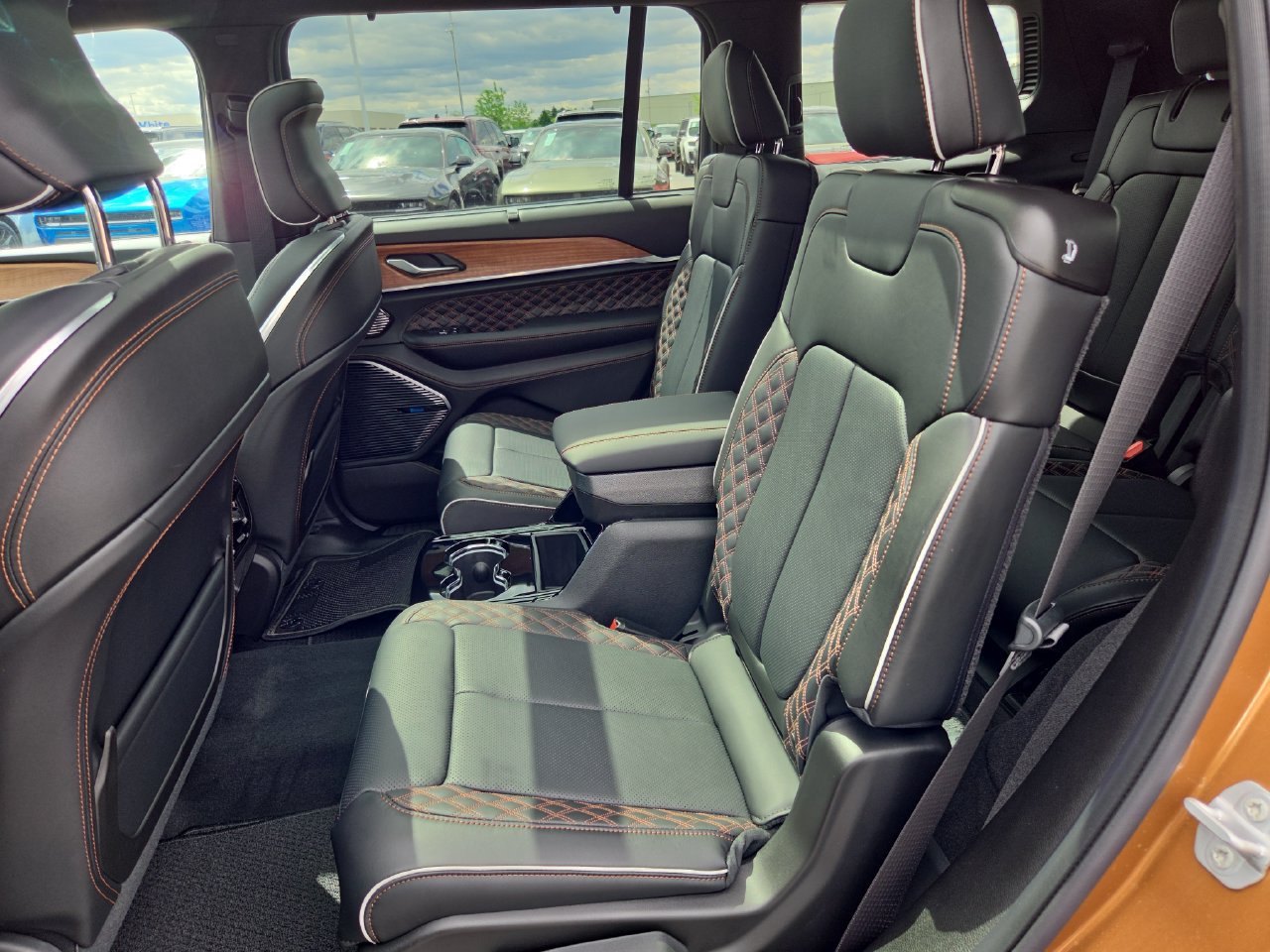New 2026 Jeep Grand Cherokee L Summit w/ Obsidian Package AWD/4WD image 18