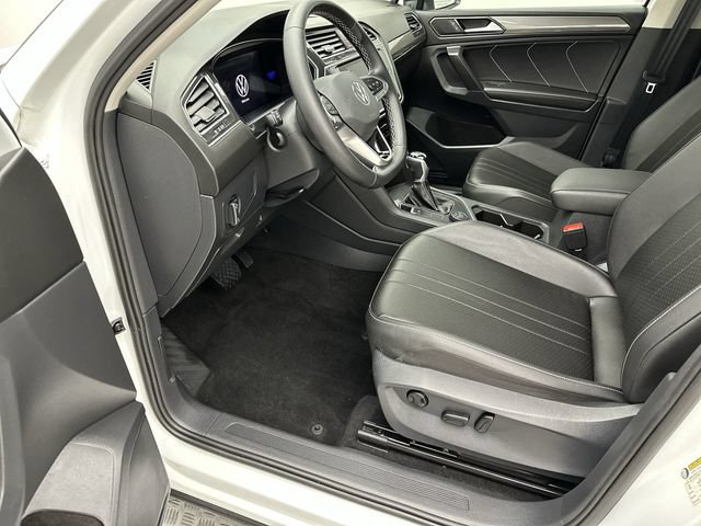 Used 2023 Volkswagen Tiguan SE AWD/4WD image 11