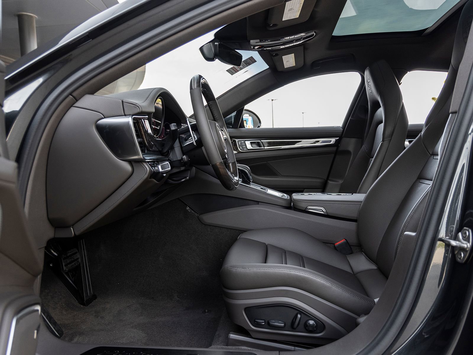 Certified 2023 Porsche Panamera Platinum Edition image 24