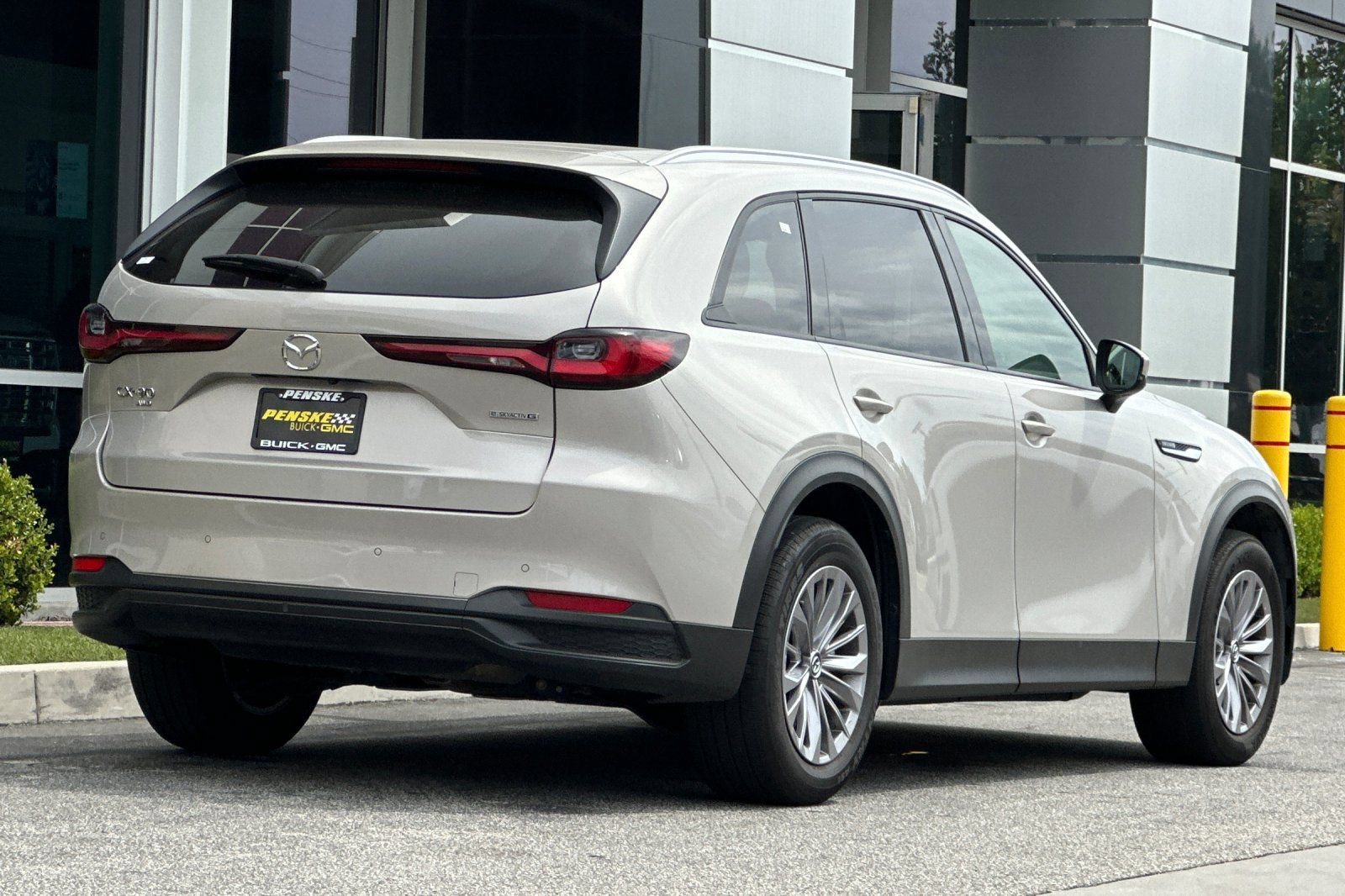 Used 2025 MAZDA CX-90 3.3 Turbo w/ Preferred Package AWD/4WD image 4