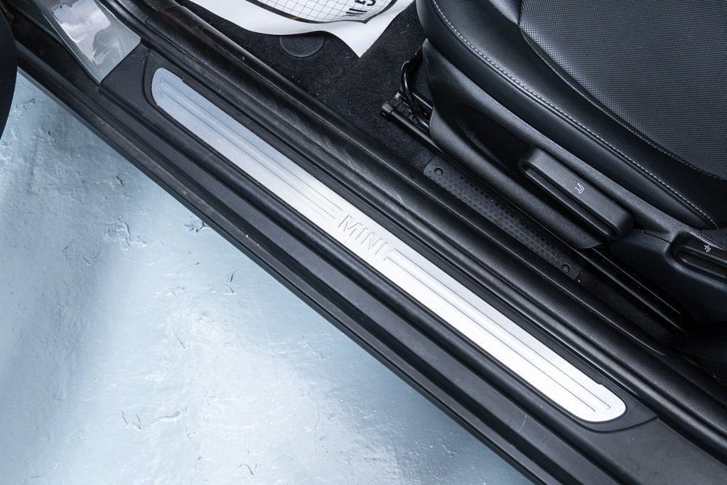 Used 2022 MINI Cooper 2-Door Hardtop image 18