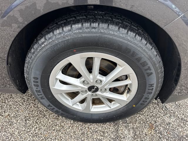 Certified 2024 Kia Carnival LX image 9