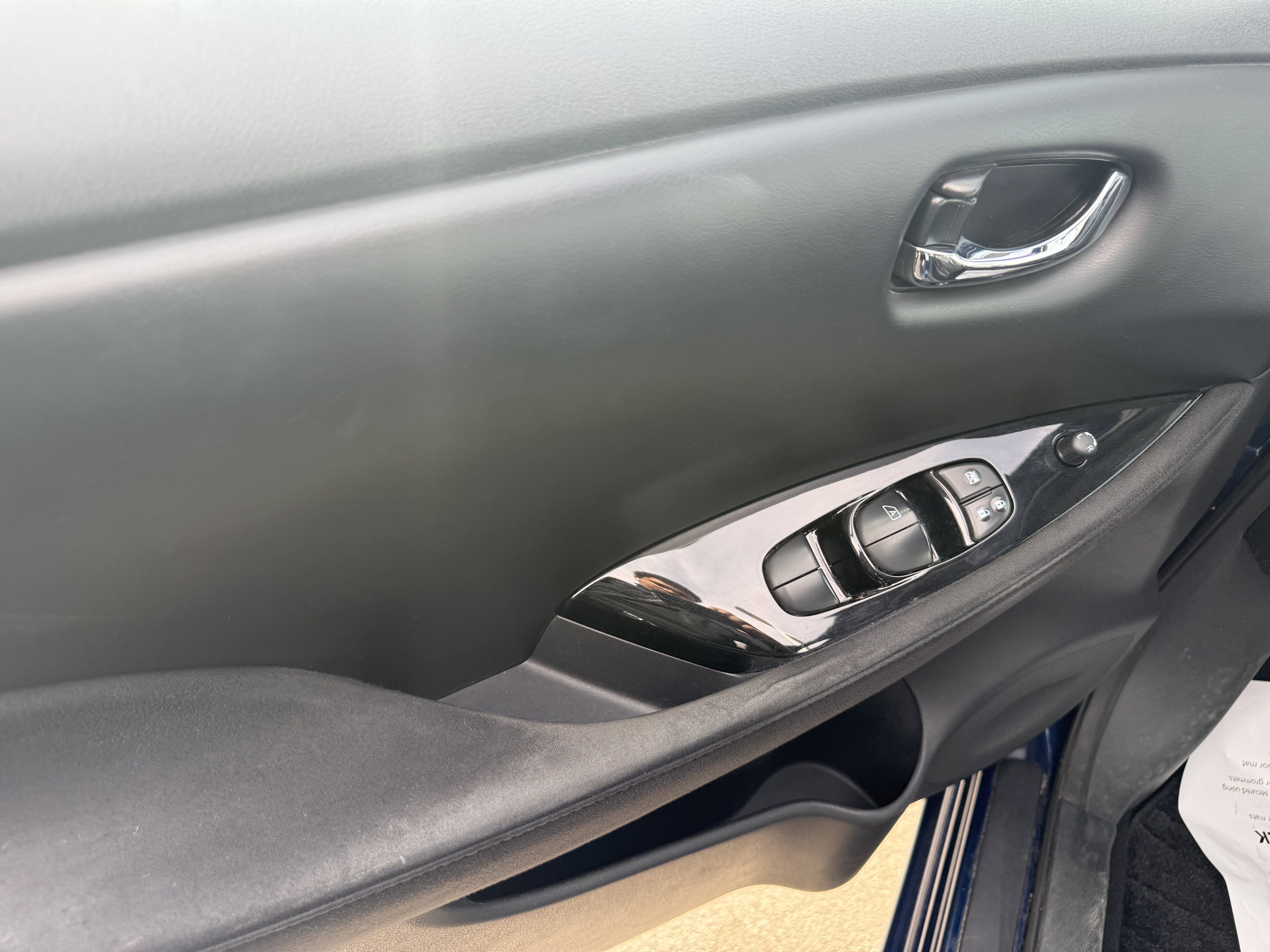 Used 2017 Nissan Leaf SV w/ Protection Package image 8