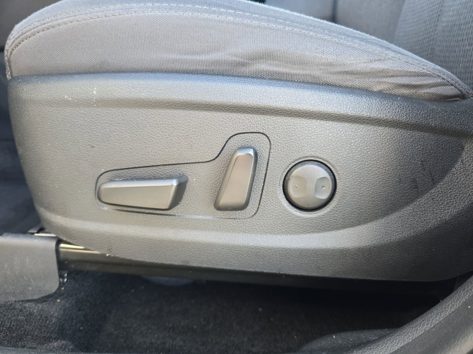 Used 2020 Hyundai Santa Fe SEL image 16