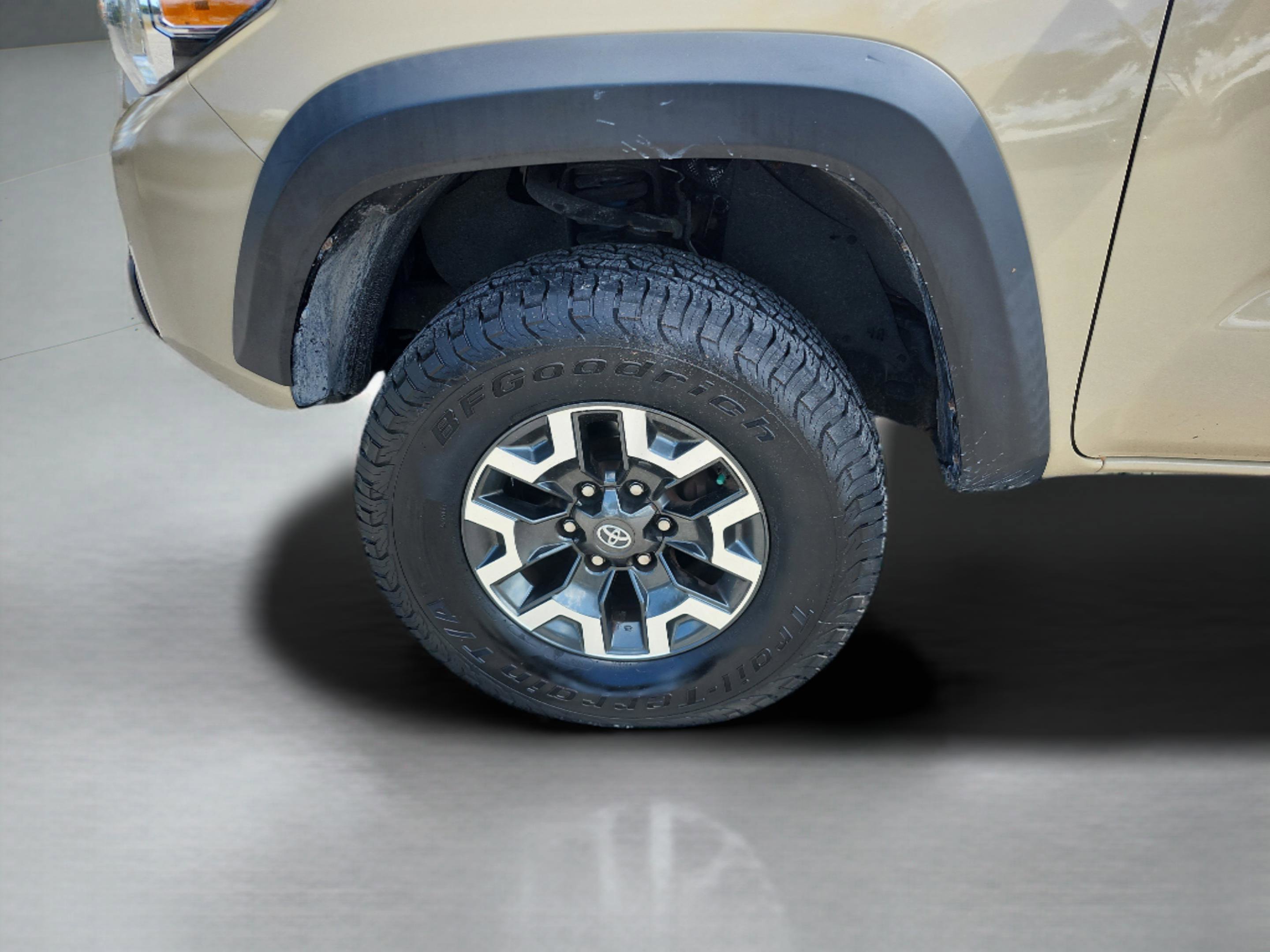 Used 2020 Toyota Tacoma TRD Off-Road AWD/4WD image 28