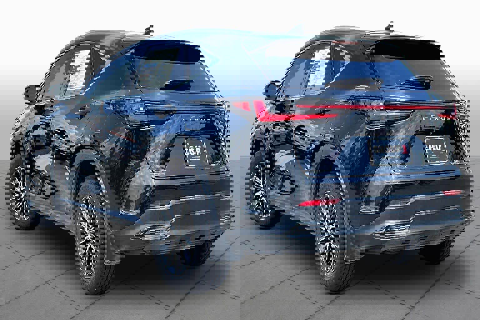 Used 2024 Lexus NX 250 FWD w/ Towing Package (2000 Lbs) image 10