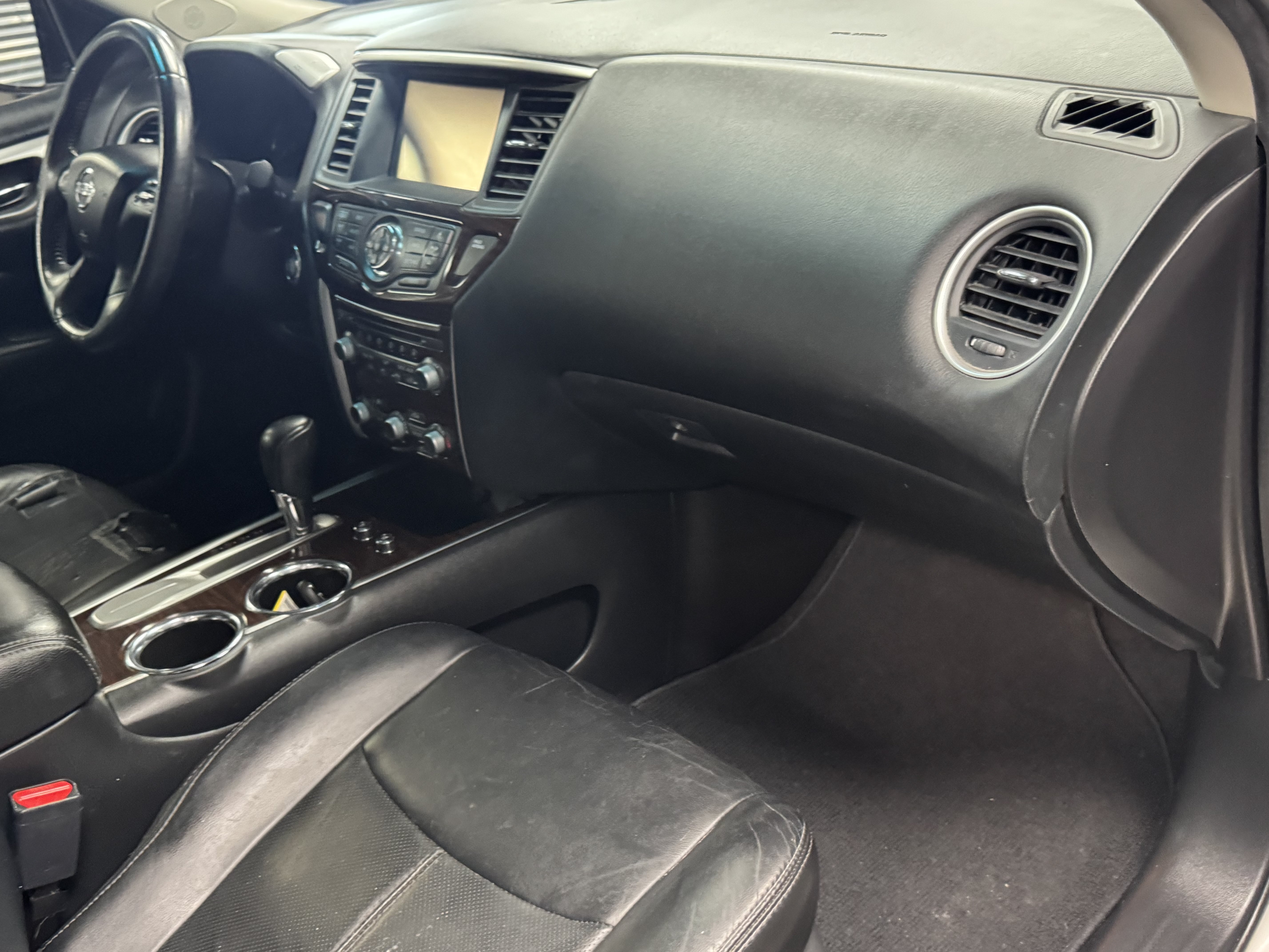 Used 2014 Nissan Pathfinder Platinum w/ Platinum Premium Package FWD image 14