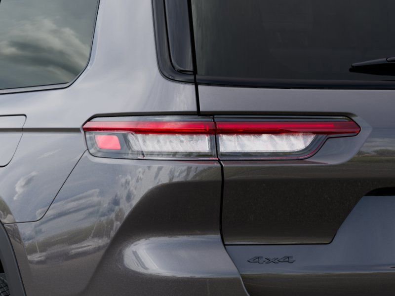 Used 2025 Jeep Grand Cherokee L Altitude AWD/4WD image 10
