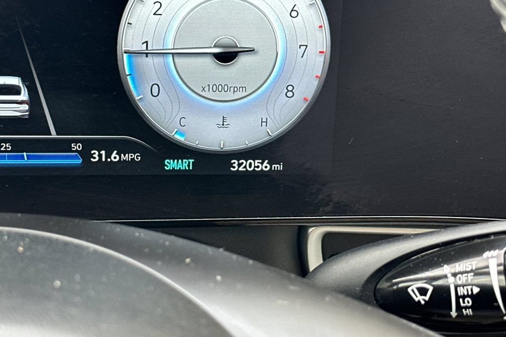 Used 2023 Hyundai Elantra Limited FWD image 30