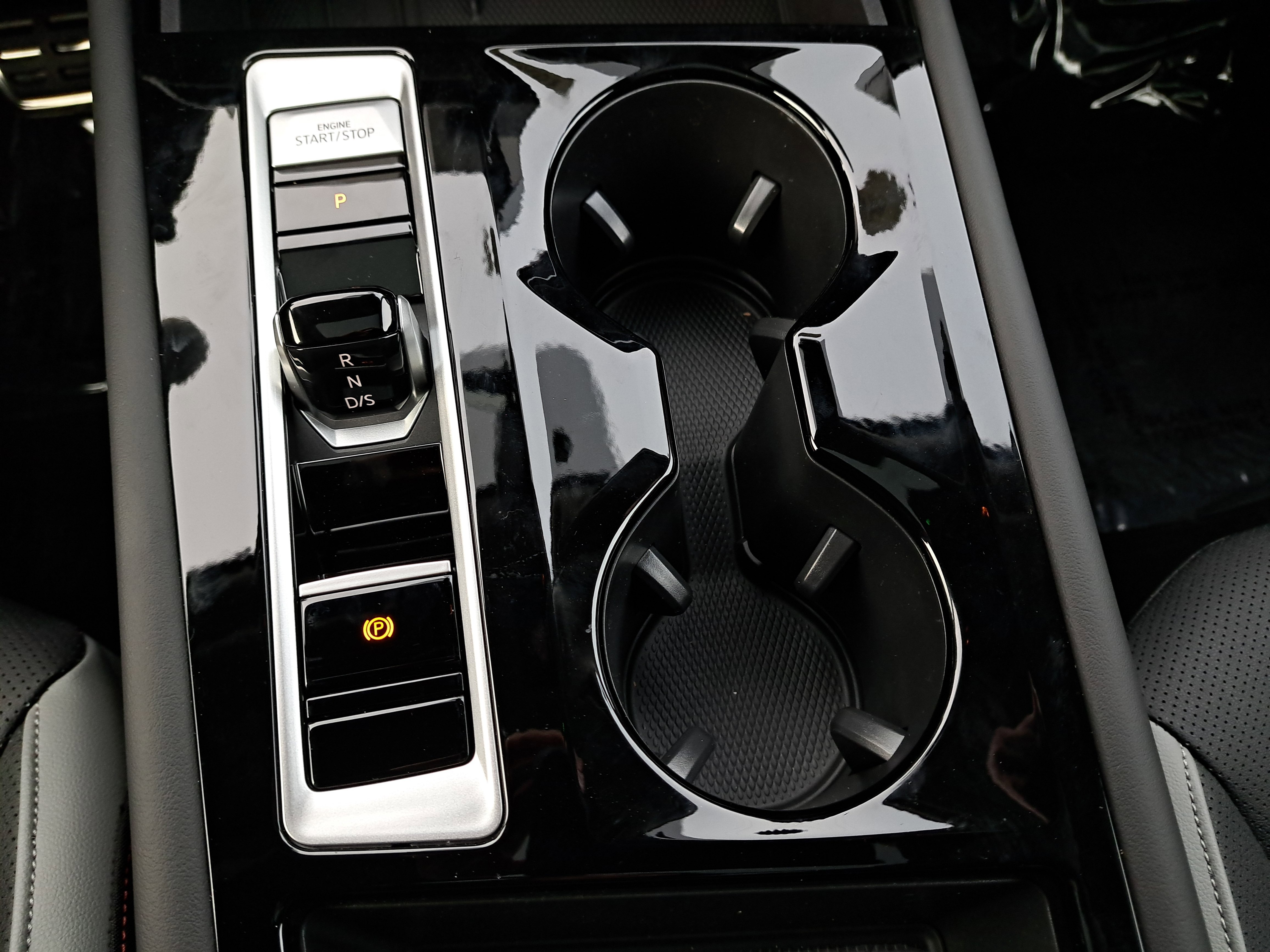 New 2025 Volkswagen Atlas Peak Edition SE image 23