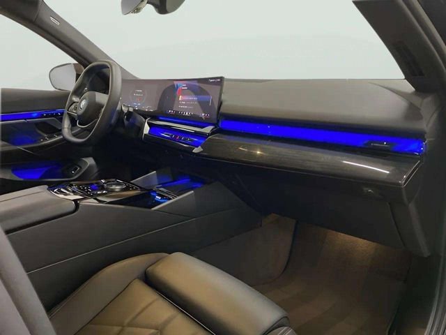 Used 2025 BMW i5 eDrive40i image 22