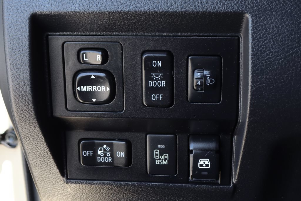 Used 2017 Toyota Tundra SR5 w/ SR5 Upgrade Package RWD image 19