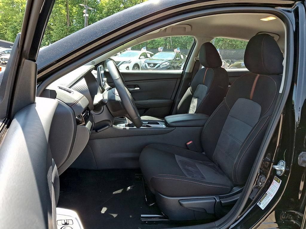 Certified 2023 Nissan Sentra SR w/ Midnight Edition Package FWD image 16