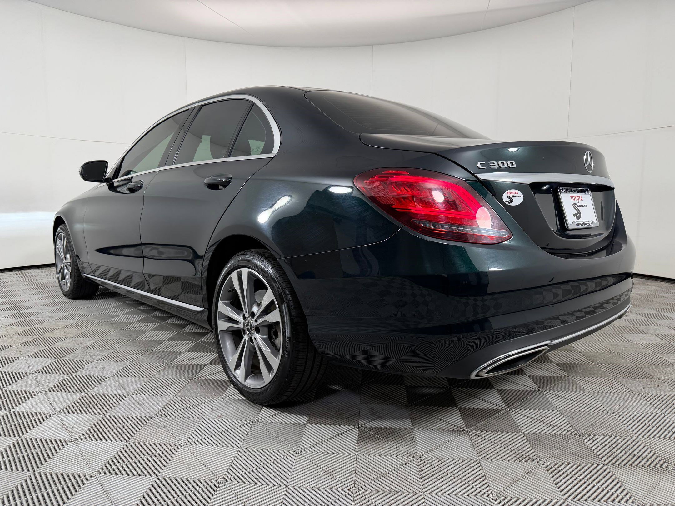 Used 2019 Mercedes-Benz C 300 4MATIC Sedan image 3