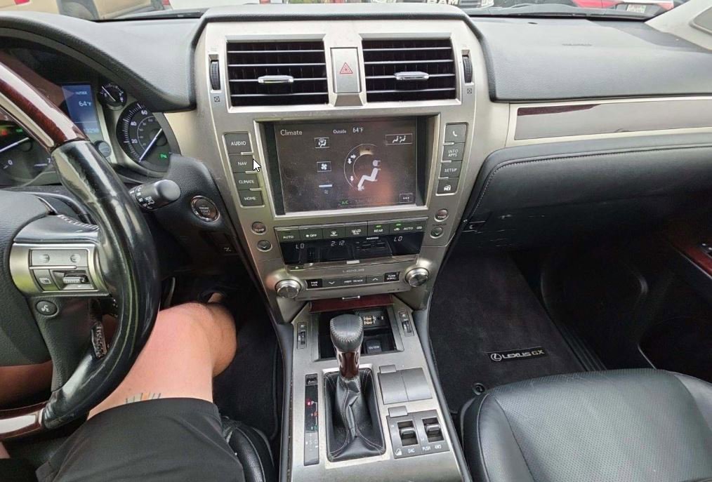 Used 2017 Lexus GX 460 Premium w/ Premium Package image 10