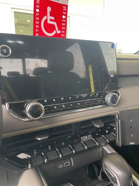 Used 2024 Chevrolet Colorado ZR2 w/ ZR2 Bison Edition image 14