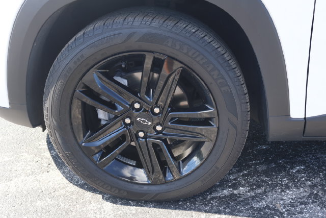 Used 2025 Chevrolet Trax ACTIV w/ Sunroof Package FWD image 10