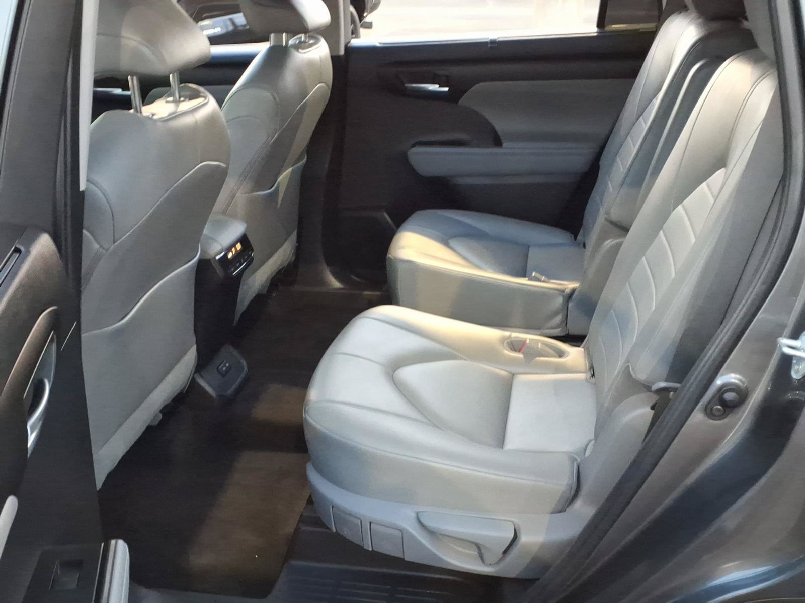 Used 2023 Toyota Highlander XLE FWD image 10