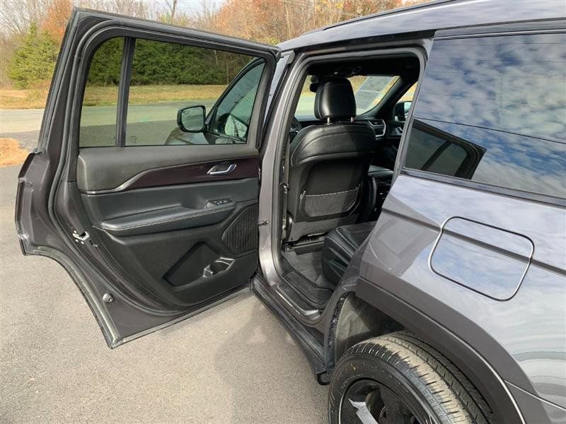 Used 2023 Jeep Grand Cherokee L Laredo image 38
