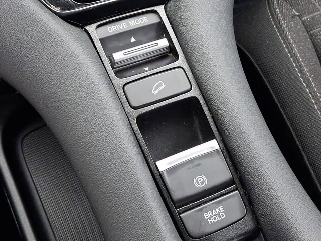 Used 2023 Honda HR-V LX image 25