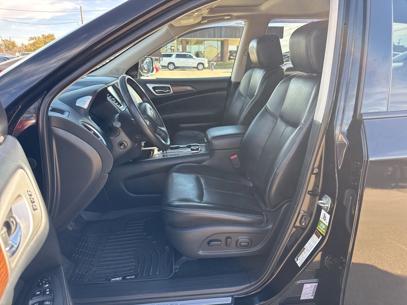 Used 2018 Nissan Pathfinder Platinum image 17