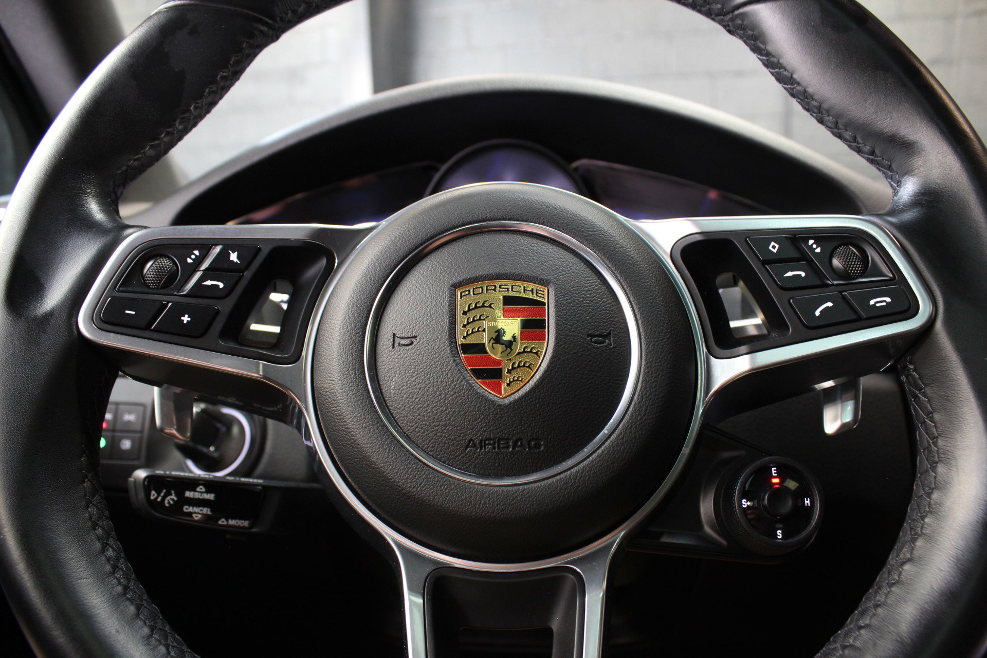 Used 2022 Porsche Cayenne E-Hybrid w/ Premium Package image 43