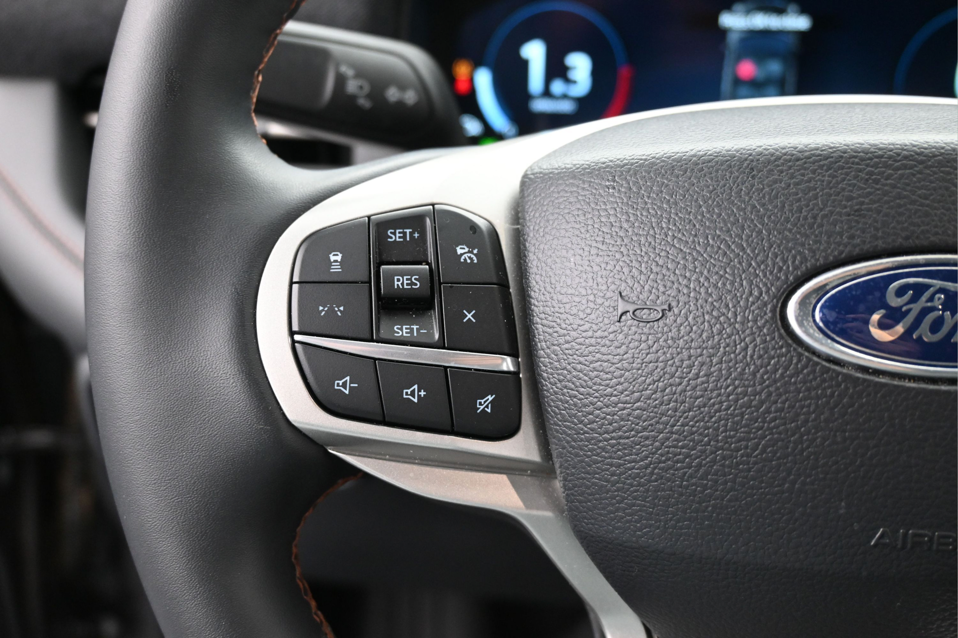 Used 2025 Ford Explorer Active RWD image 14