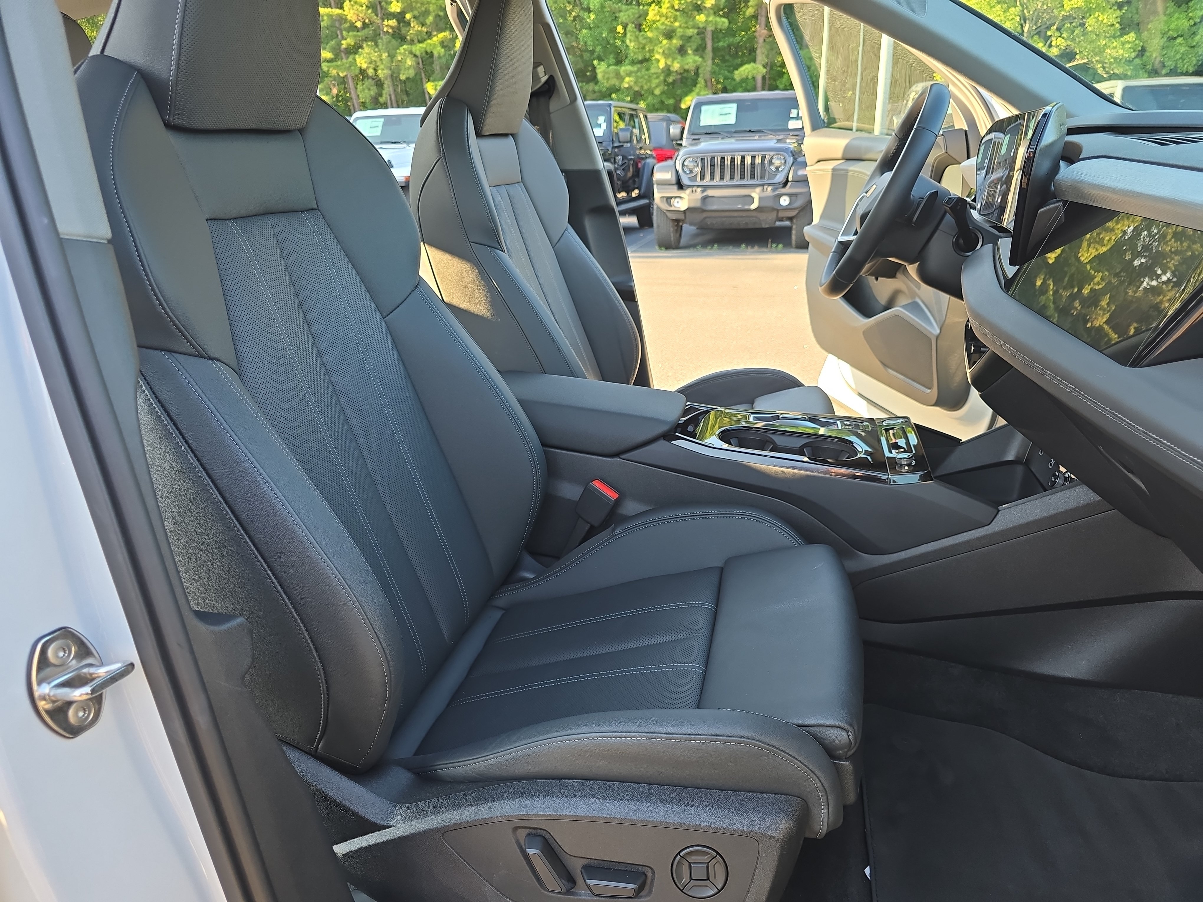 Used 2025 Audi Q6 e-tron Prestige w/ Black Warm Weather Package AWD/4WD image 10