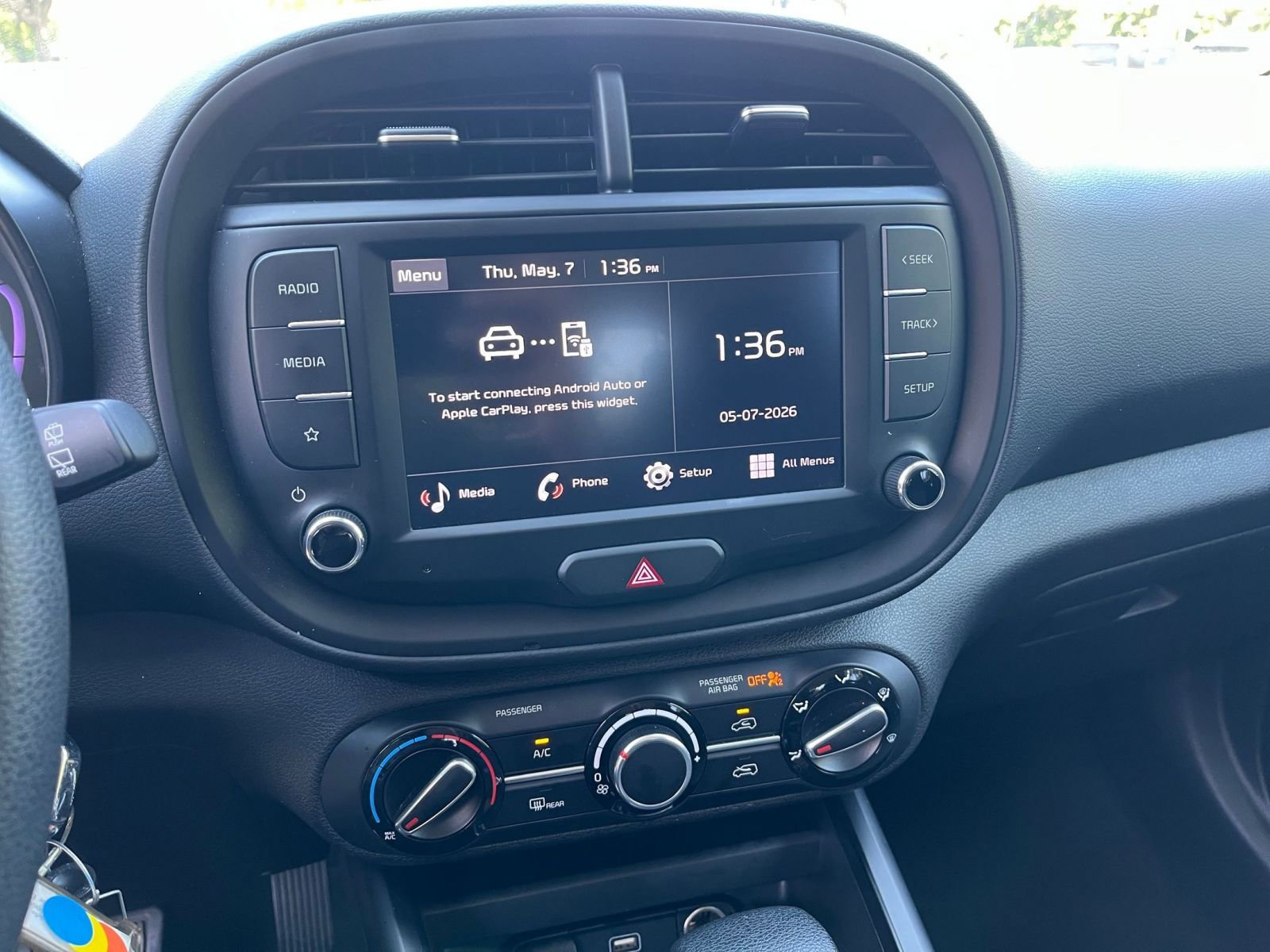 Used 2025 Kia Soul LX w/ LX Technology Package FWD image 17