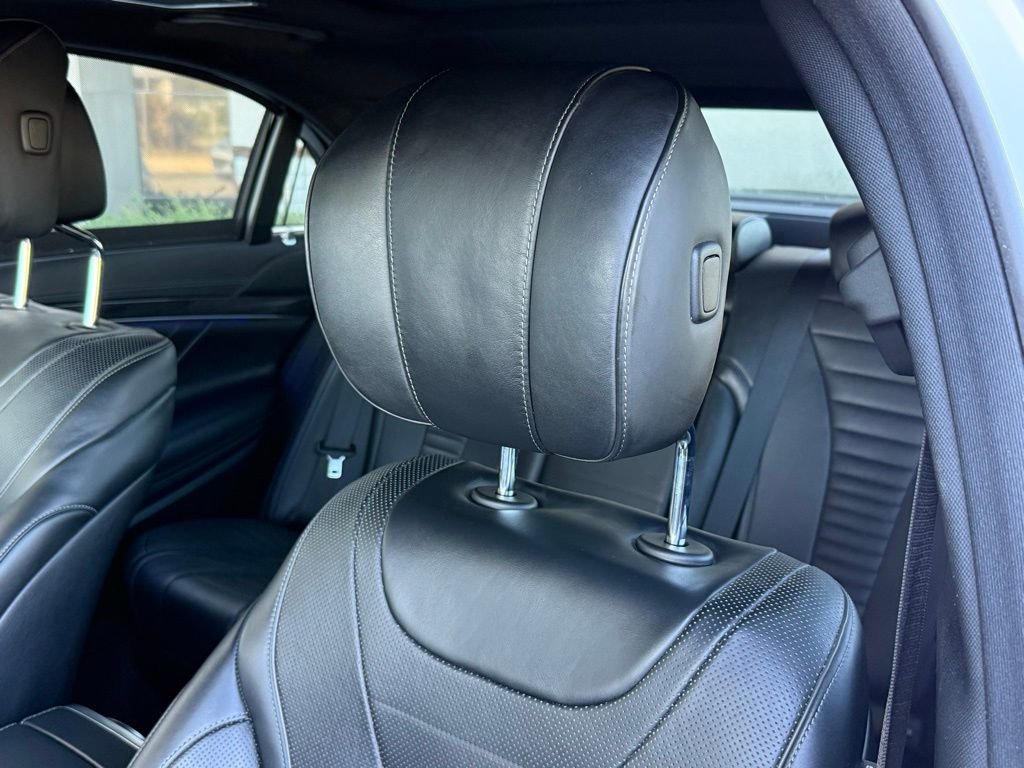 Used 2019 Mercedes-Benz S 560 Sedan image 3