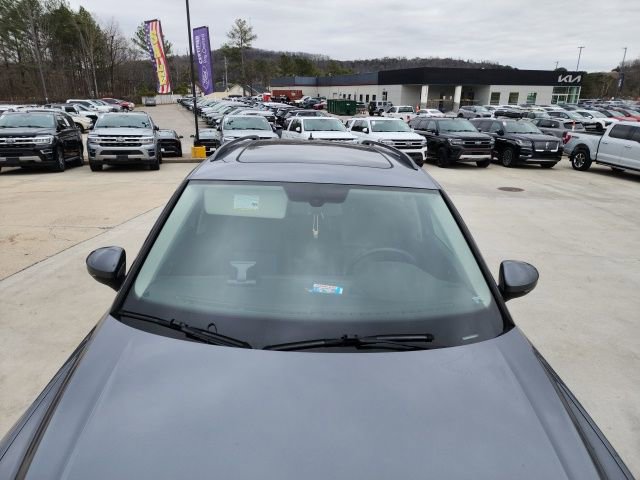 Used 2020 Volkswagen Tiguan SE w/ Panoramic Sunroof Package image 3
