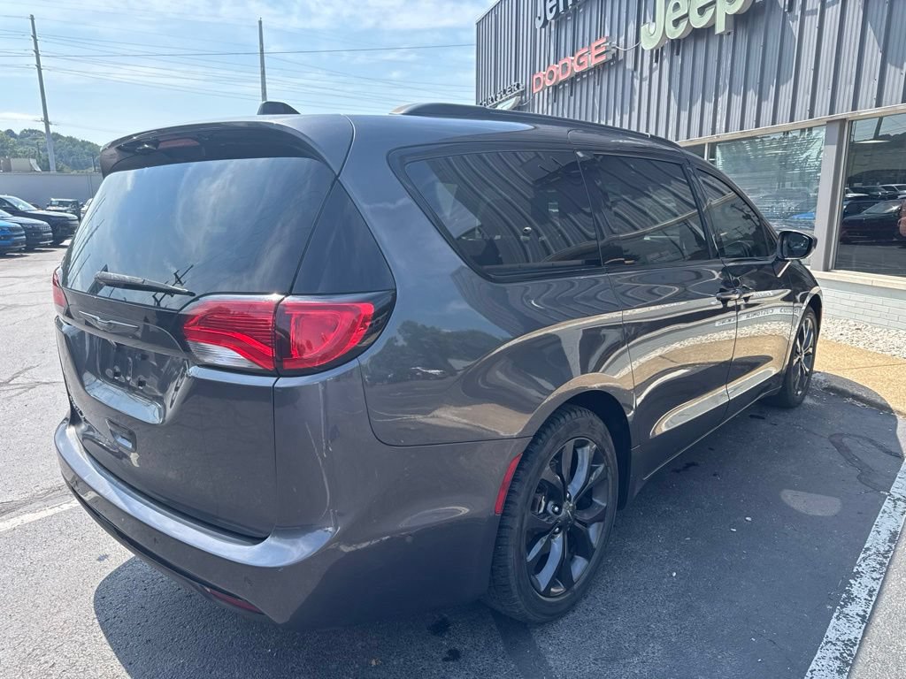 Used 2019 Chrysler Pacifica Touring-L Plus w/ Advanced Safetytec Group FWD image 8