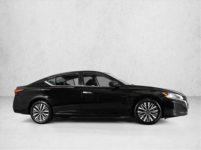 Used 2024 Nissan Altima 2.5 SV FWD image 4