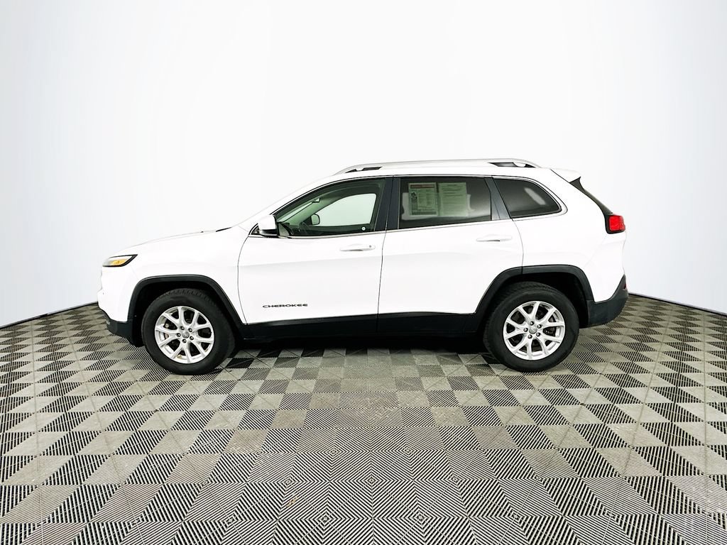 Certified 2016 Jeep Cherokee Latitude w/ Cold Weather Group AWD/4WD image 7