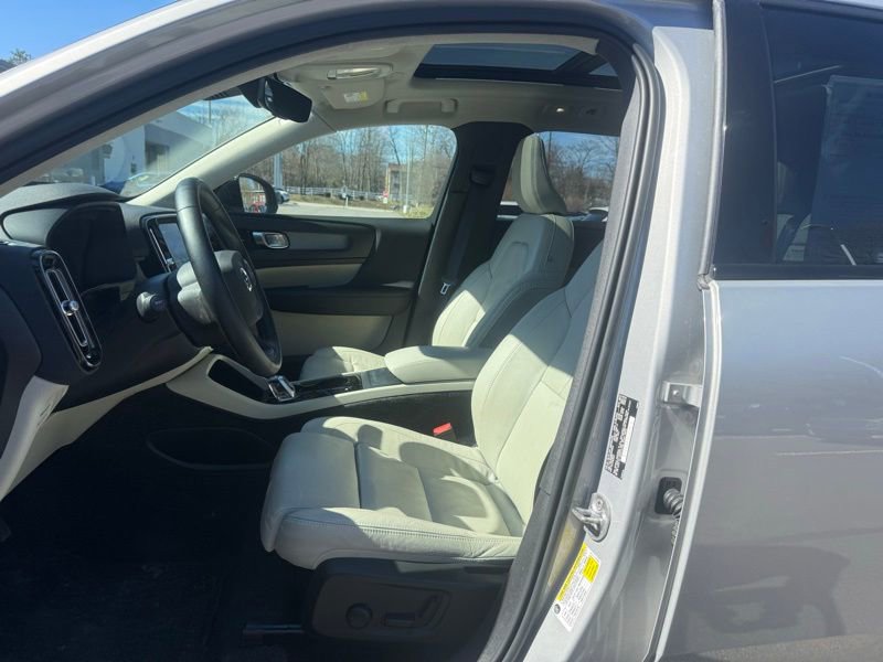 Used 2023 Volvo XC40 B5 Plus w/ Driver Assist Package image 10