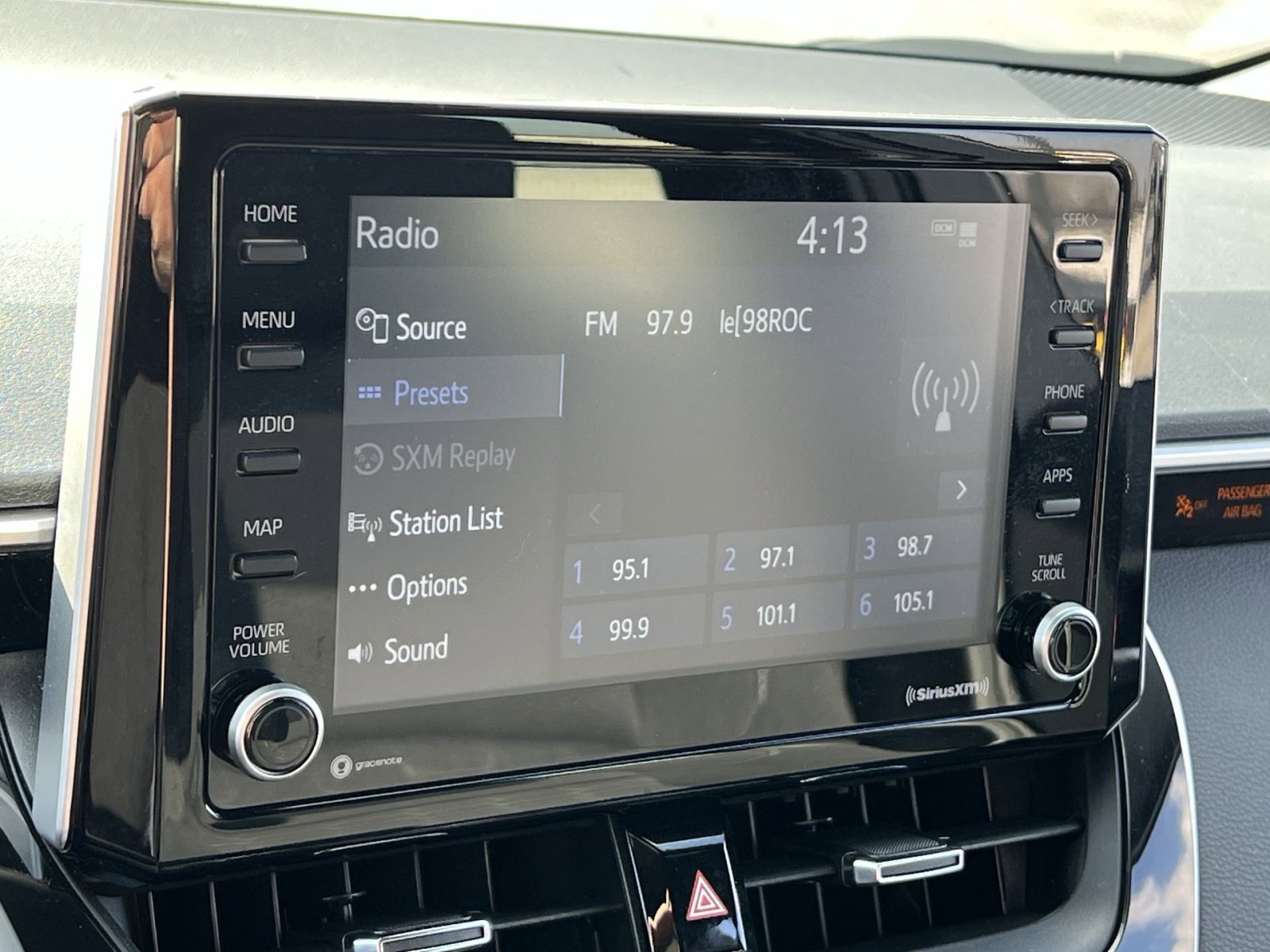 Used 2022 Toyota Corolla SE image 18