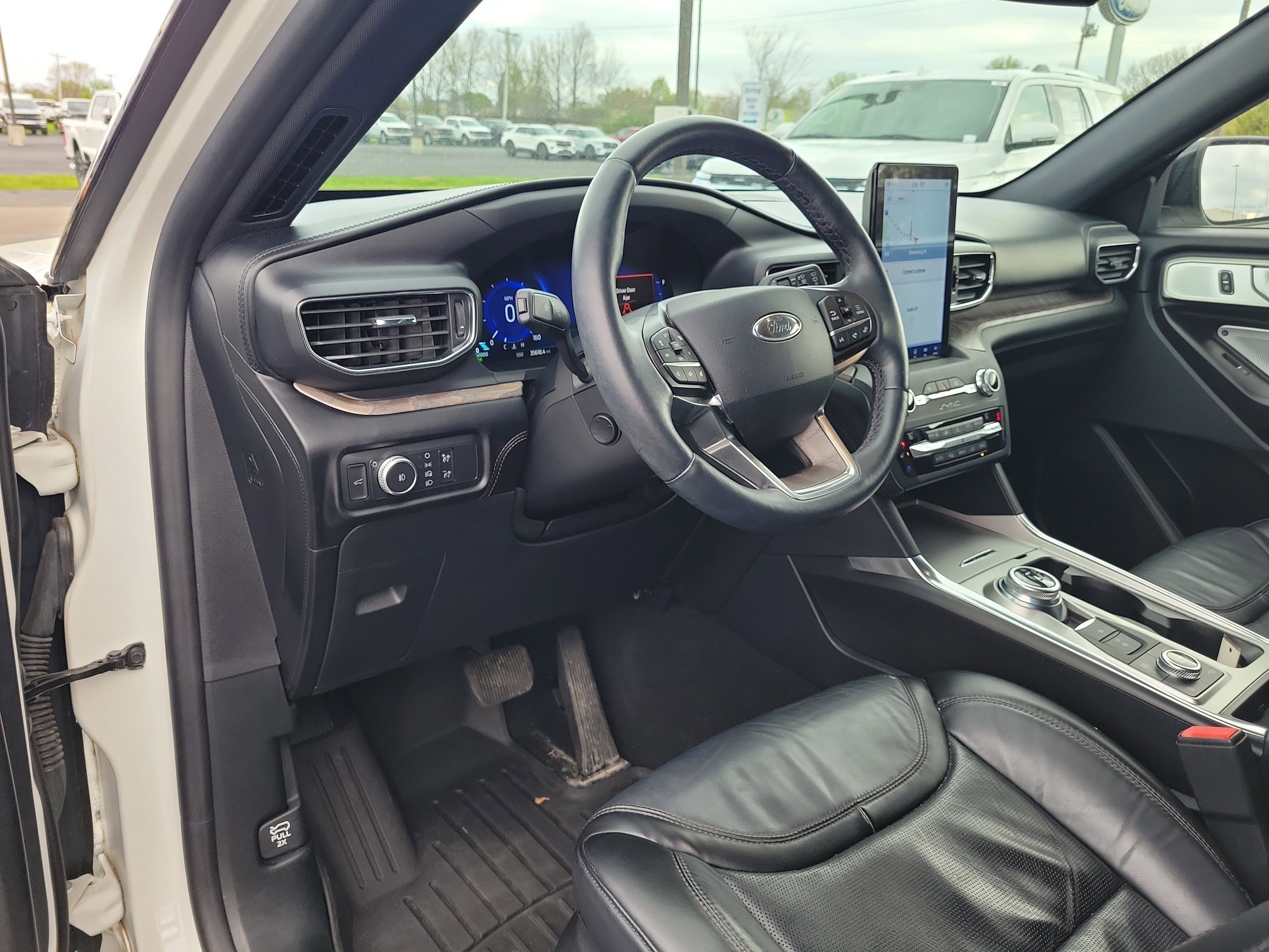 Used 2020 Ford Explorer Platinum w/ Premium Technology Package image 23