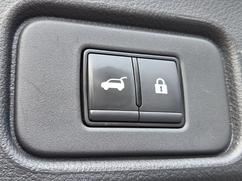 Used 2025 Nissan Pathfinder SV AWD/4WD image 17