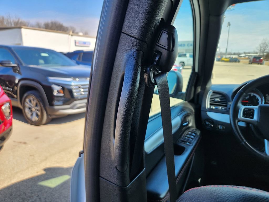 Used 2017 Dodge Grand Caravan GT image 32