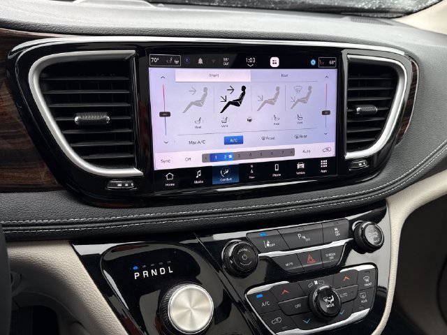 Used 2023 Chrysler Pacifica Limited FWD image 28