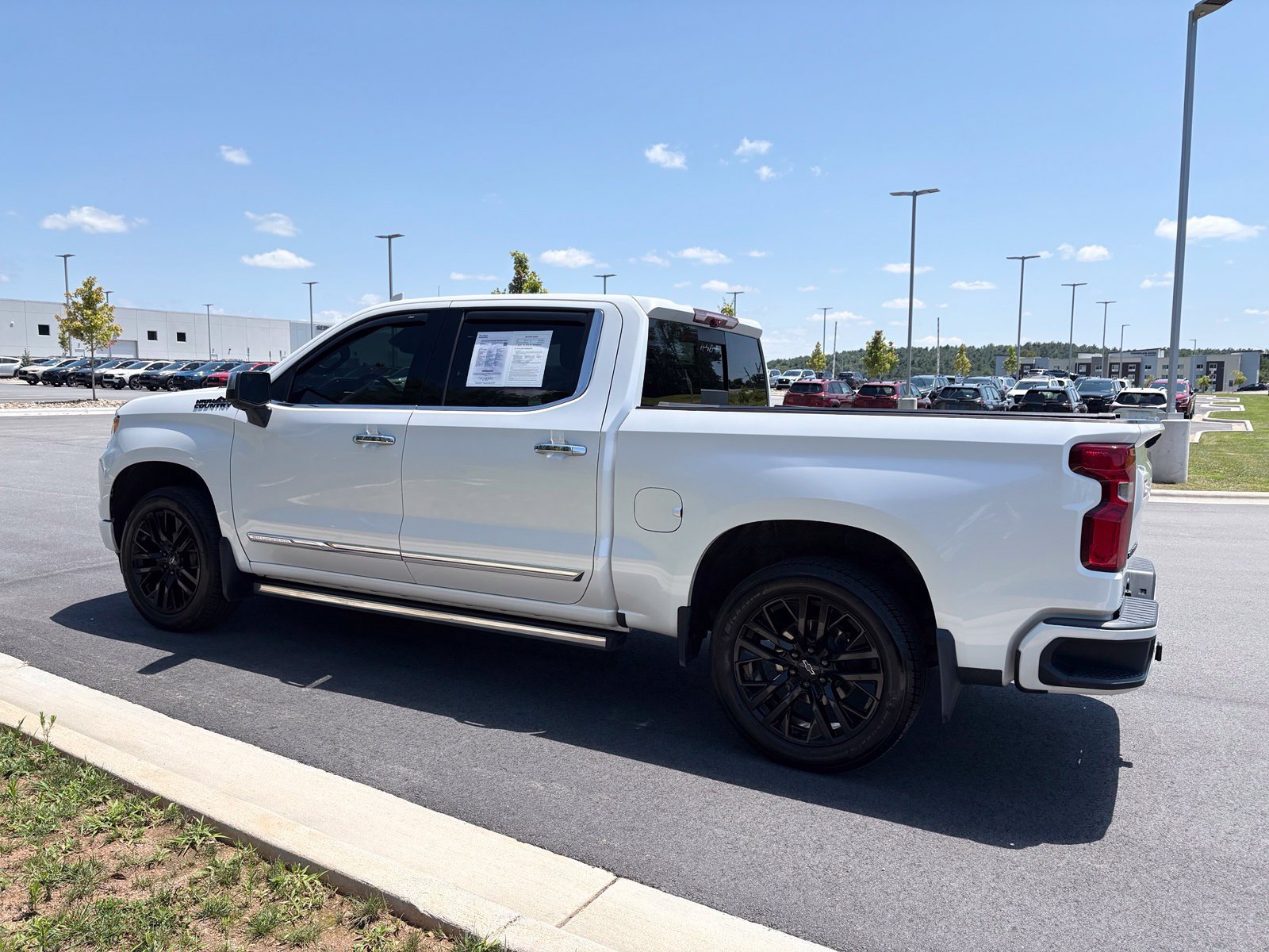 Used 2023 Chevrolet Silverado 1500 High Country w/ High Country Premium Package AWD/4WD image 5