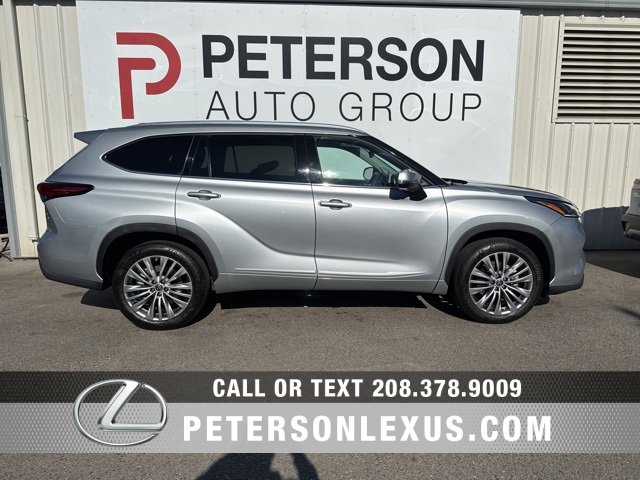 Used 2023 Toyota Highlander Platinum image 2