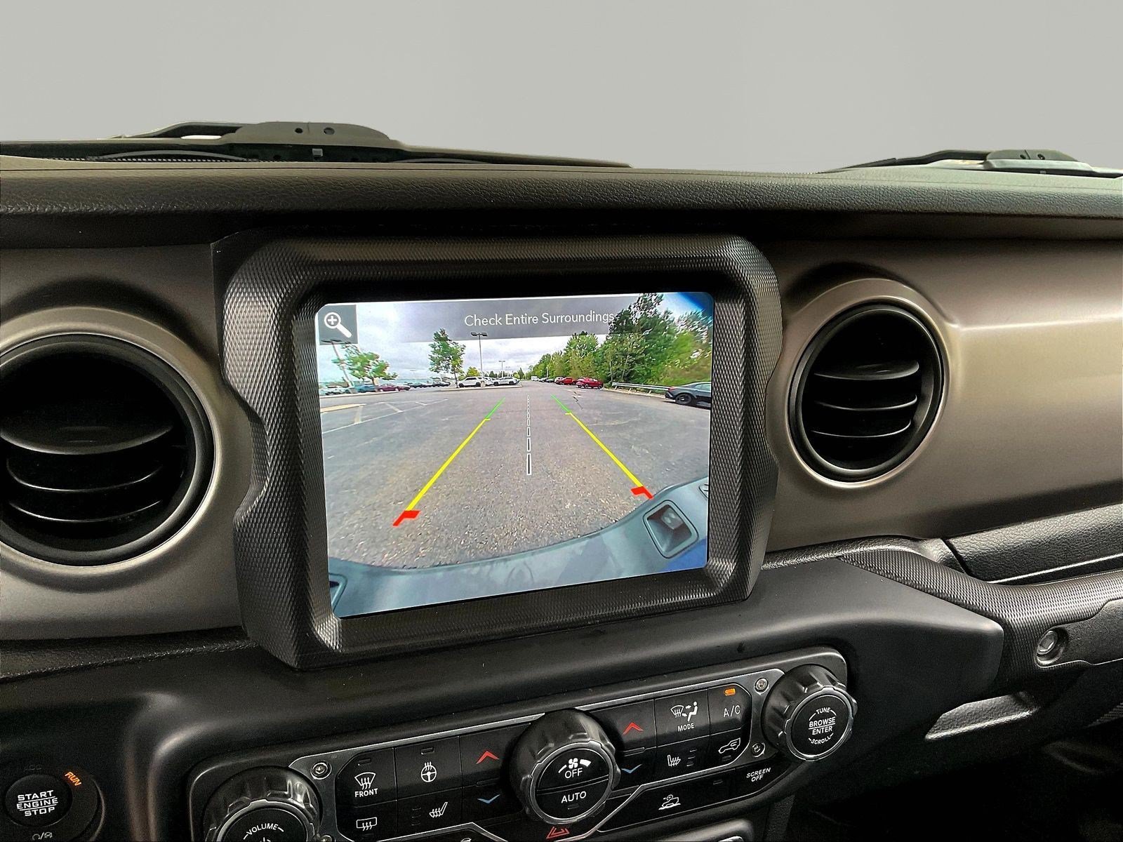 Used 2021 Jeep Gladiator Sport AWD/4WD image 15
