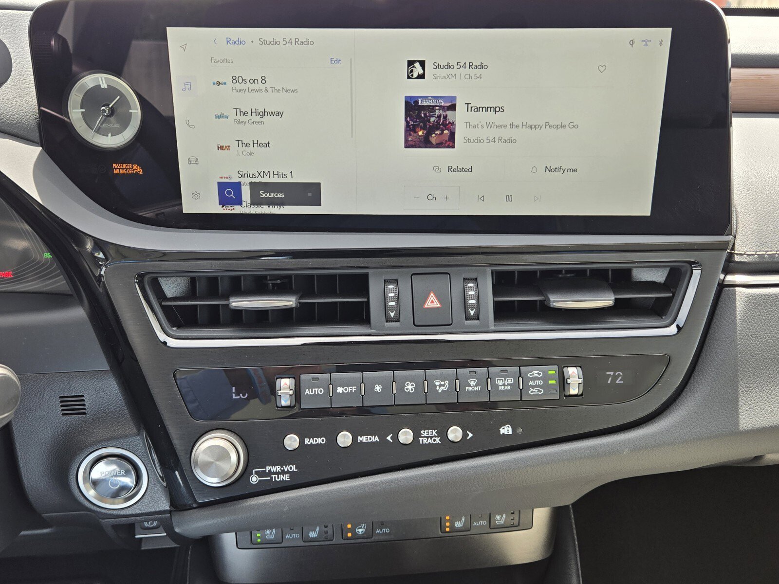 Certified 2025 Lexus ES 300h w/ Premium Package image 18