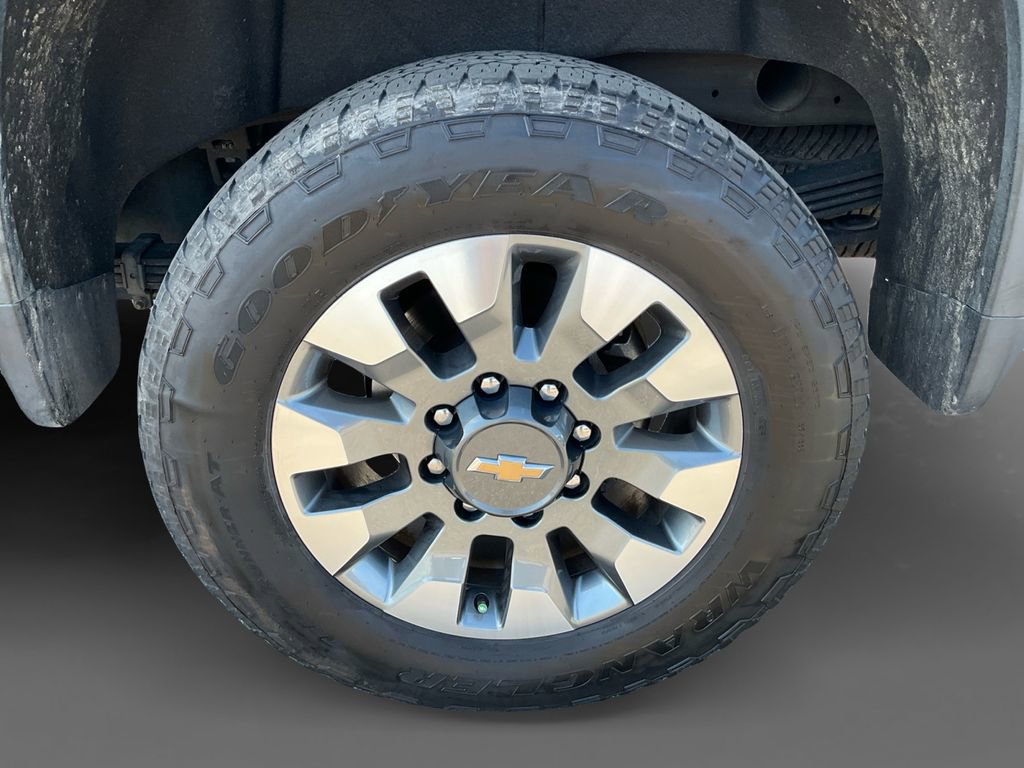Used 2021 Chevrolet Silverado 2500 LT w/ Convenience Package image 8
