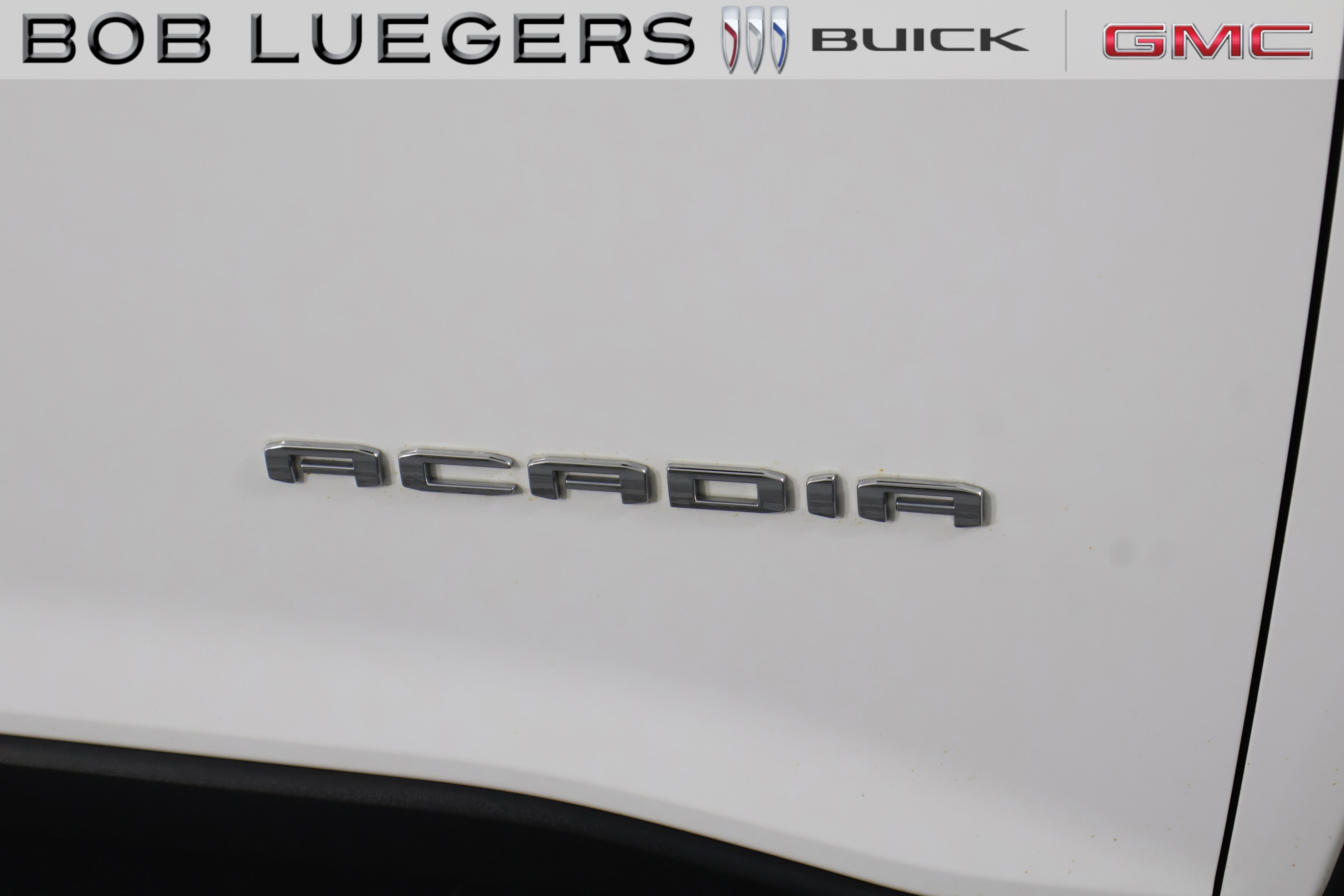 Certified 2023 GMC Acadia SLE w/ Driver Convenience Package image 3