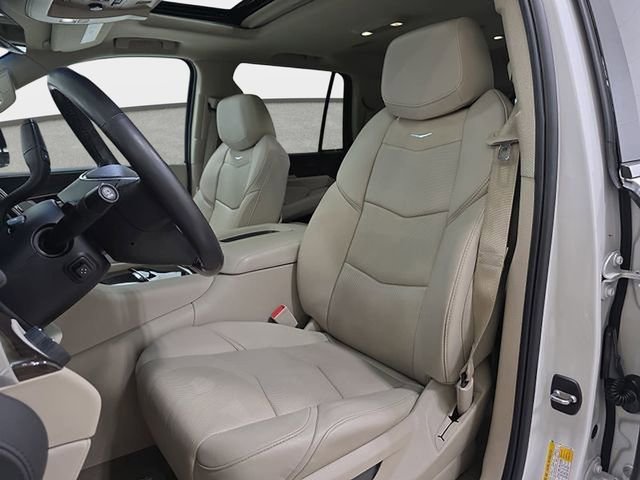 Used 2018 Cadillac Escalade Luxury AWD/4WD image 14