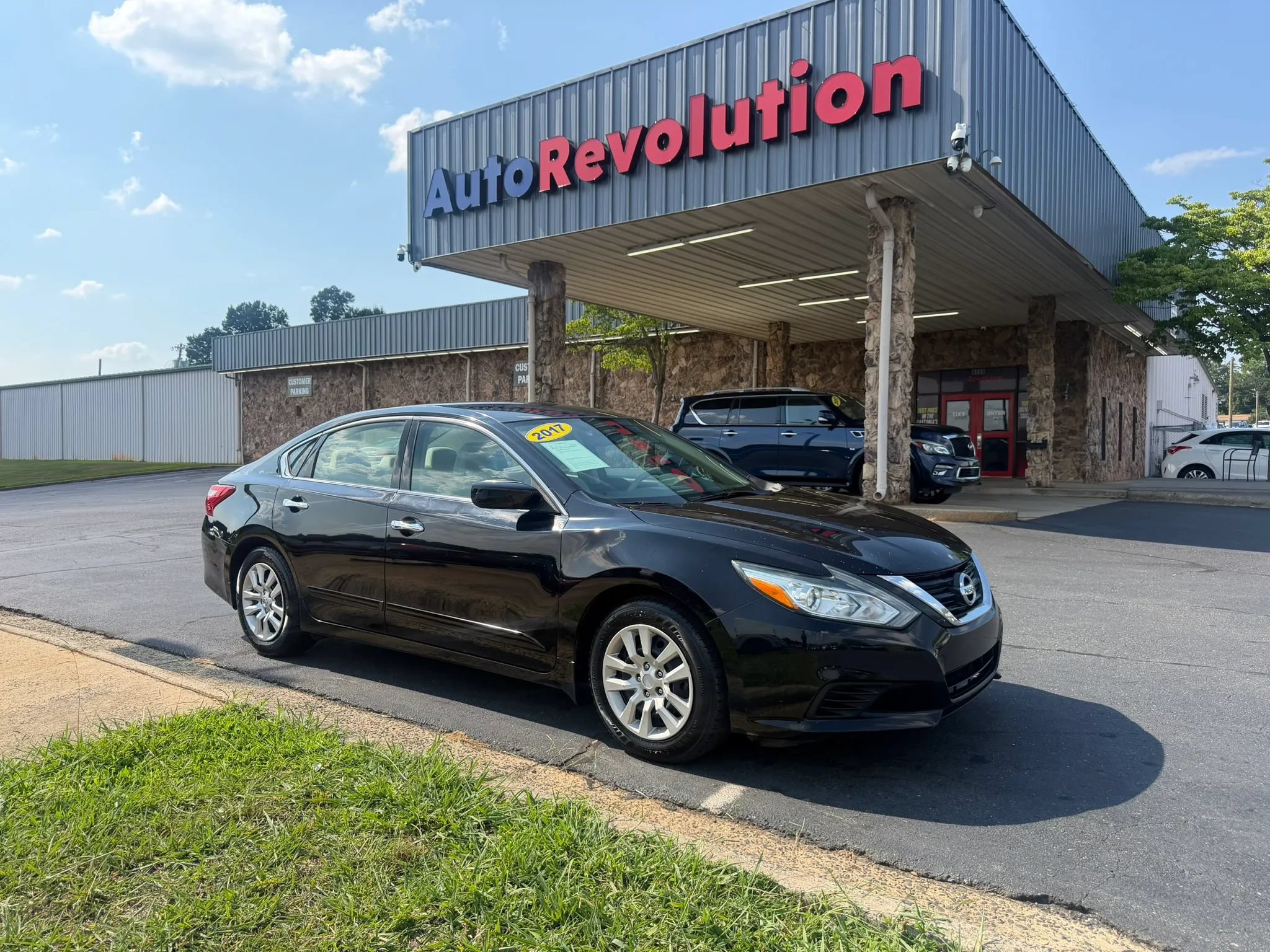 Used 2017 Nissan Altima 2.5 S w/ Power Driver Seat Package FWD image 1