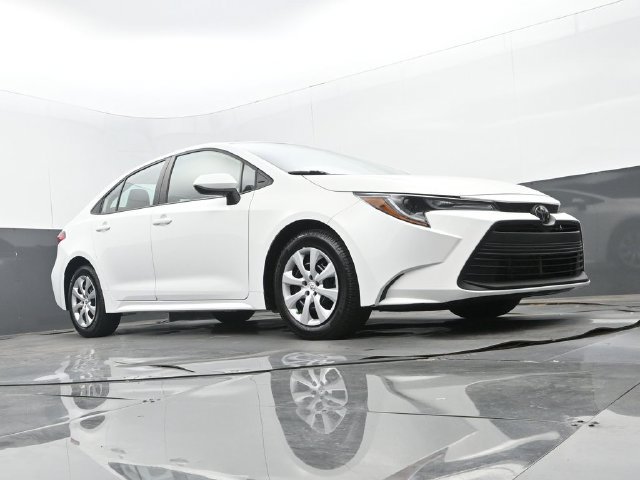 Used 2025 Toyota Corolla LE FWD image 24